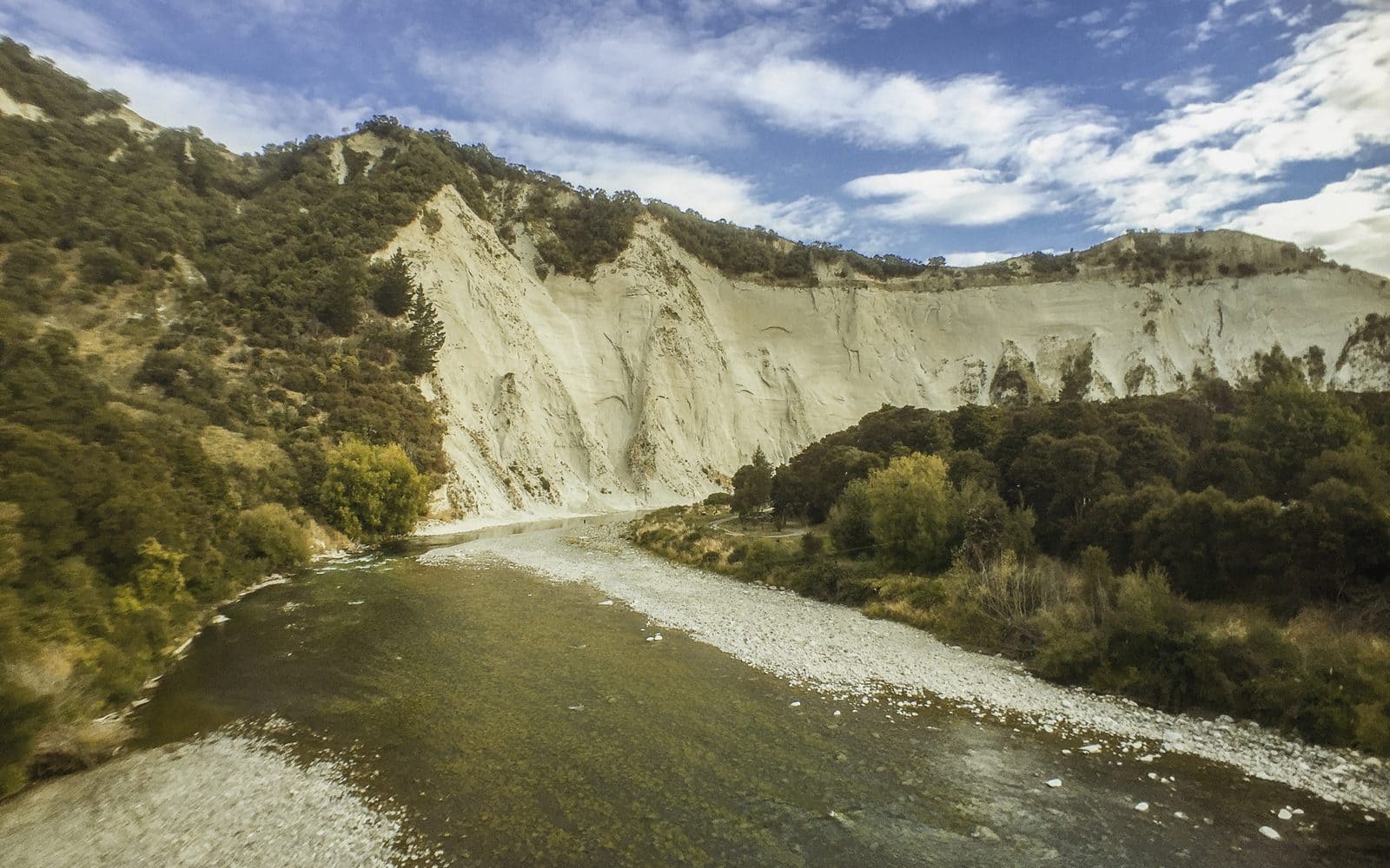 The Rangitikei River winding below pale papa cliffs